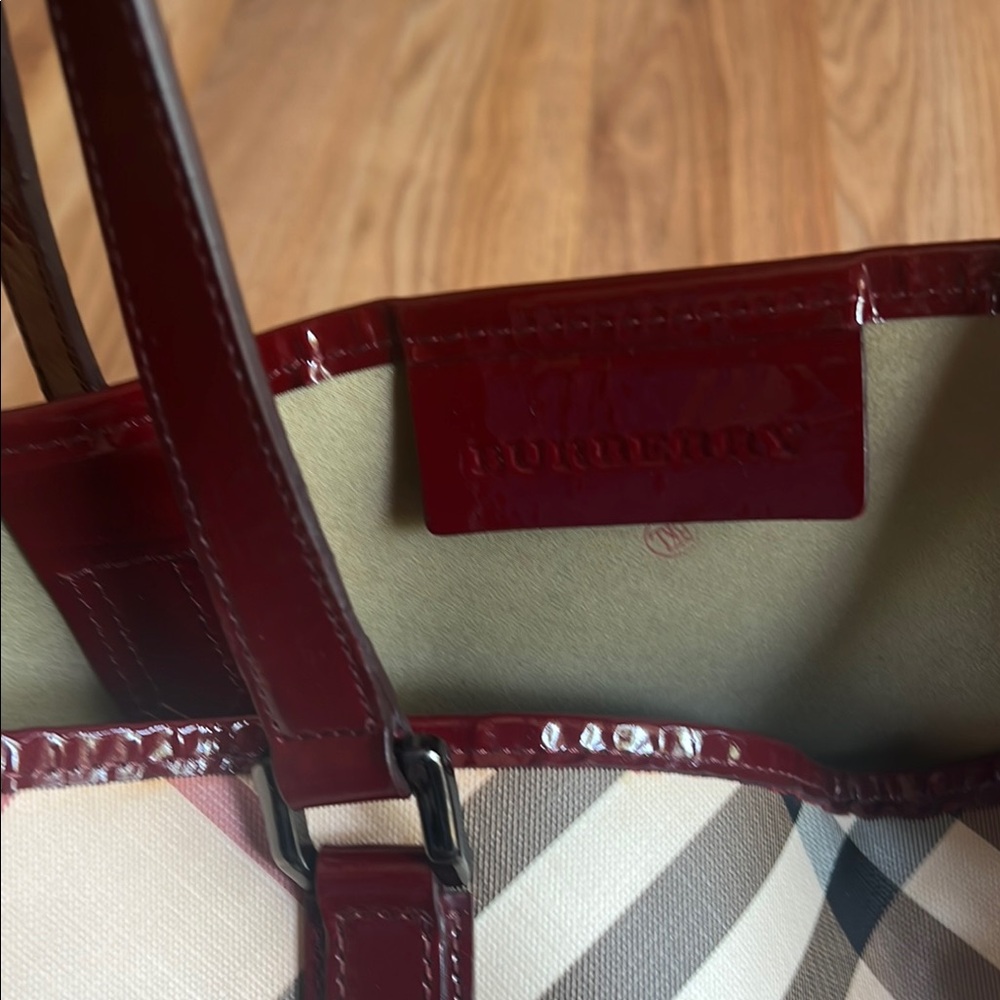 Burberry Red and Cream Tote Bag Elegant Design